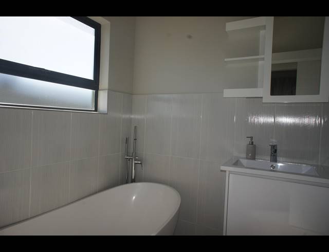5 BEDROOM HOUSE TO LET IN PALM LAKES ESTATE